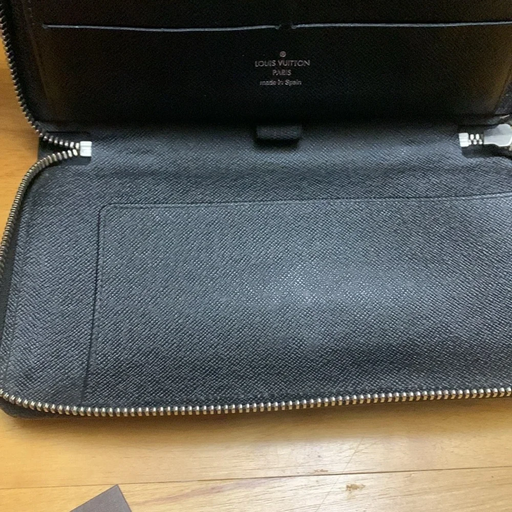 Louis Vuitton 2013 Epi Leather Zippy Organizer Wallet GUC box dustcover