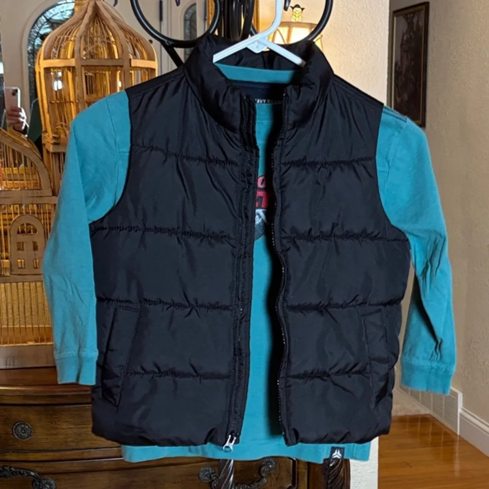 Old Navy Black Puffer‎ Vest AND Graphic Tee~Sz 5