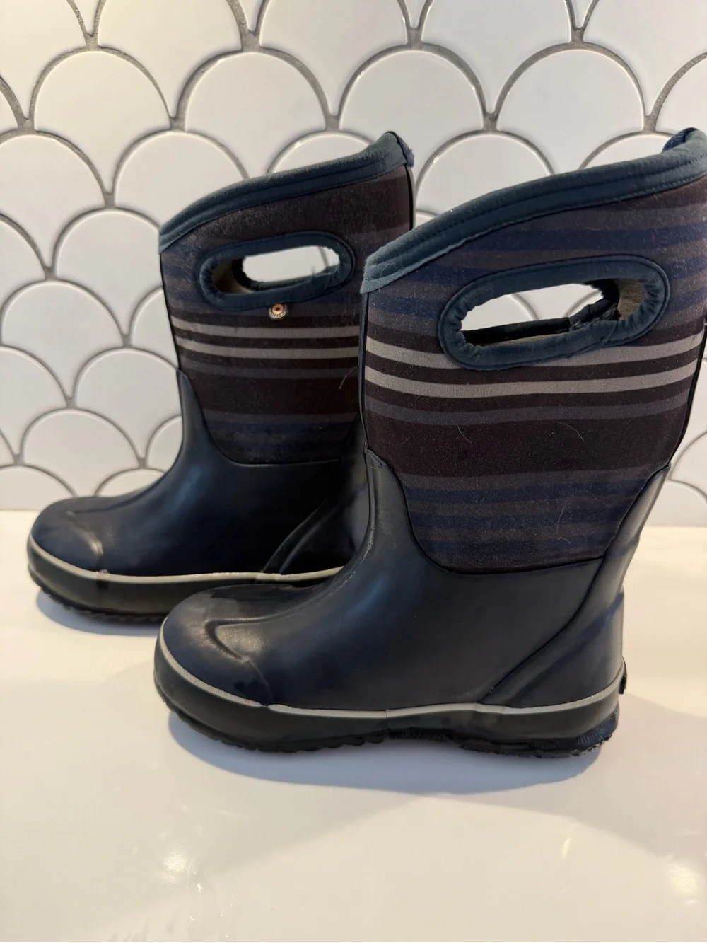 Kids Waterproof Boggs Pull-On Rain Boots in Navy Stripe