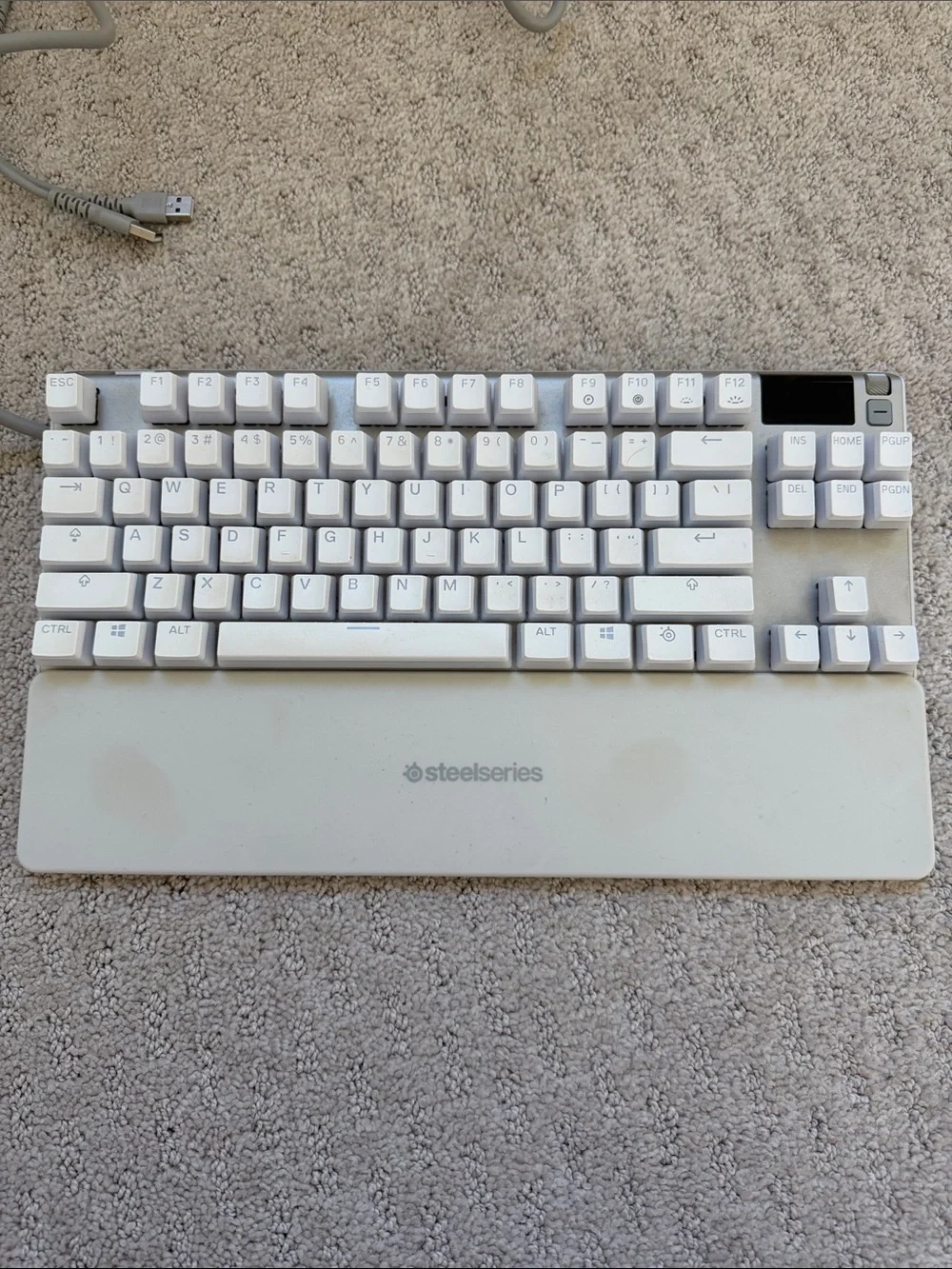 SteelSeries White Mechanical Keyboard with Detachable Wrist Rest