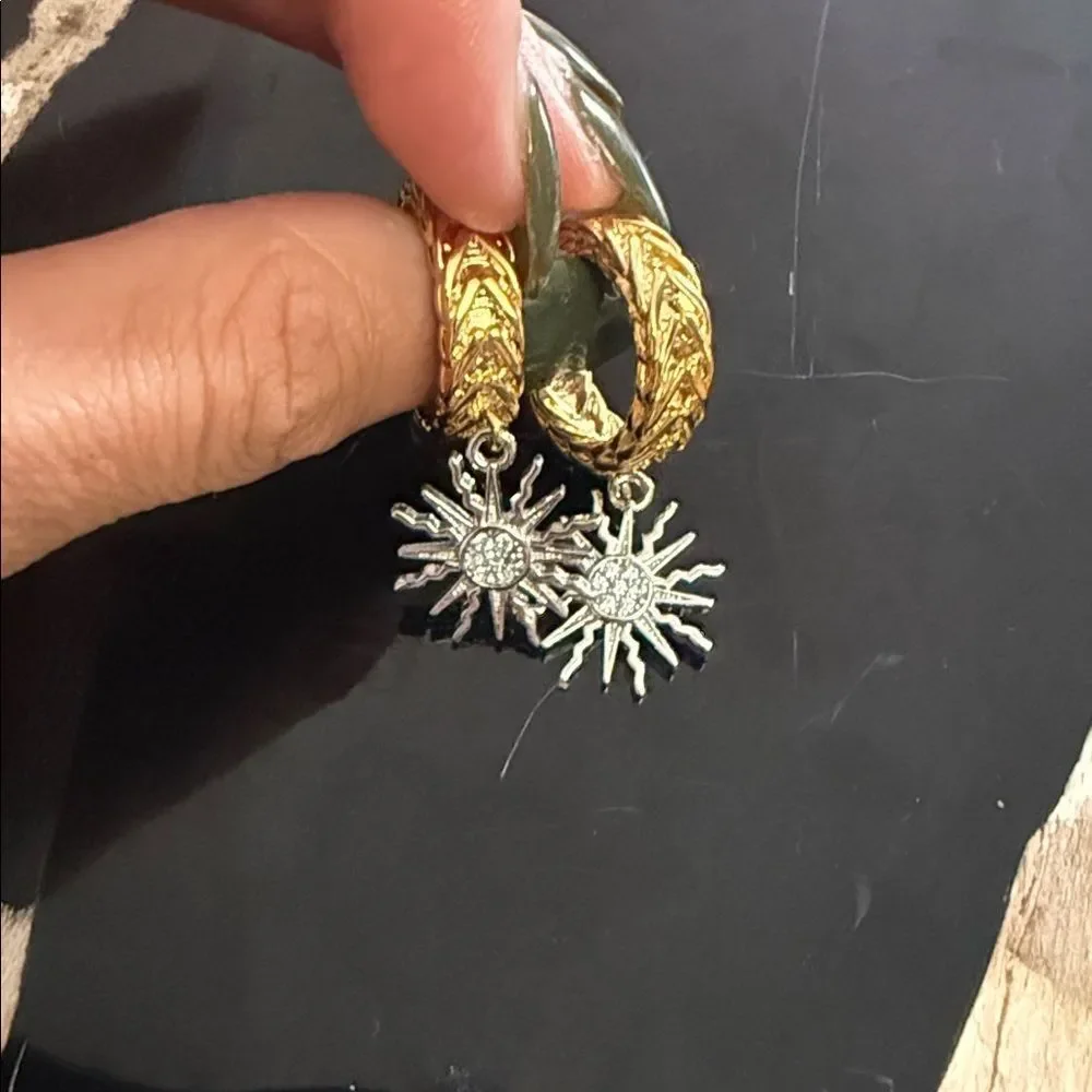 N/A elegant gold