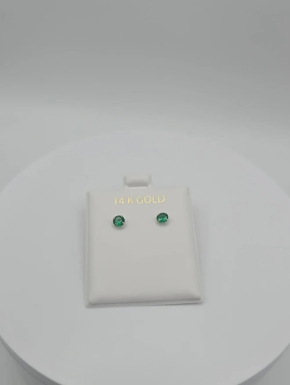 Beautiful 14K Gold CZ Emerald Green Small Stud Earrings (NWOT)✨️💚✨️