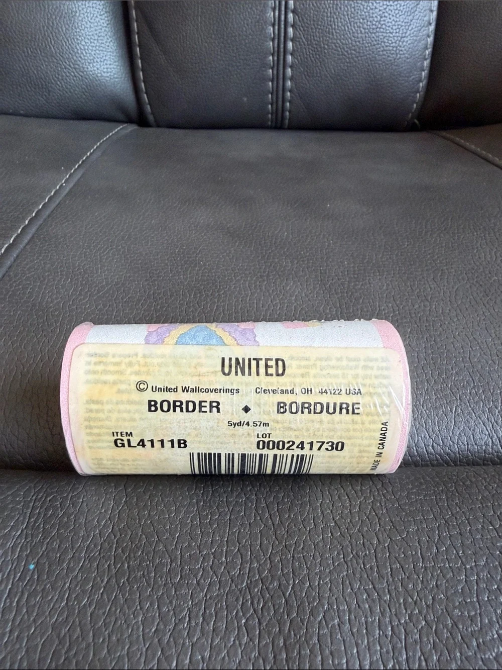 Vintage United Border Wallpaper Trim in Pink and Pastel Accents