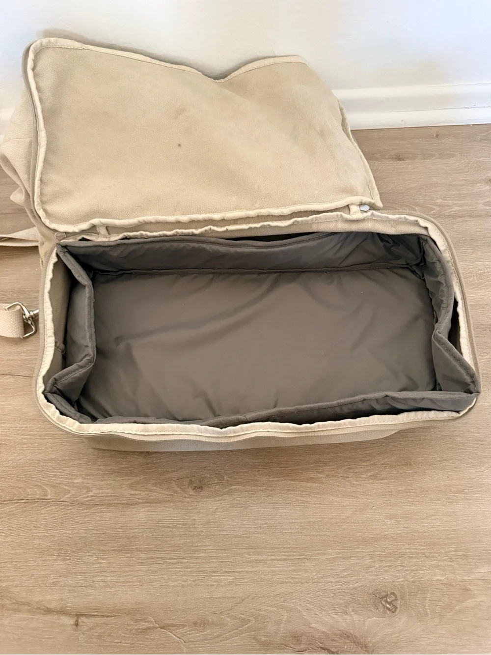 N/A spacious beige