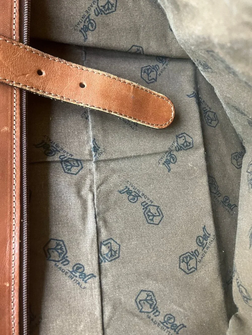 Valentina this leather