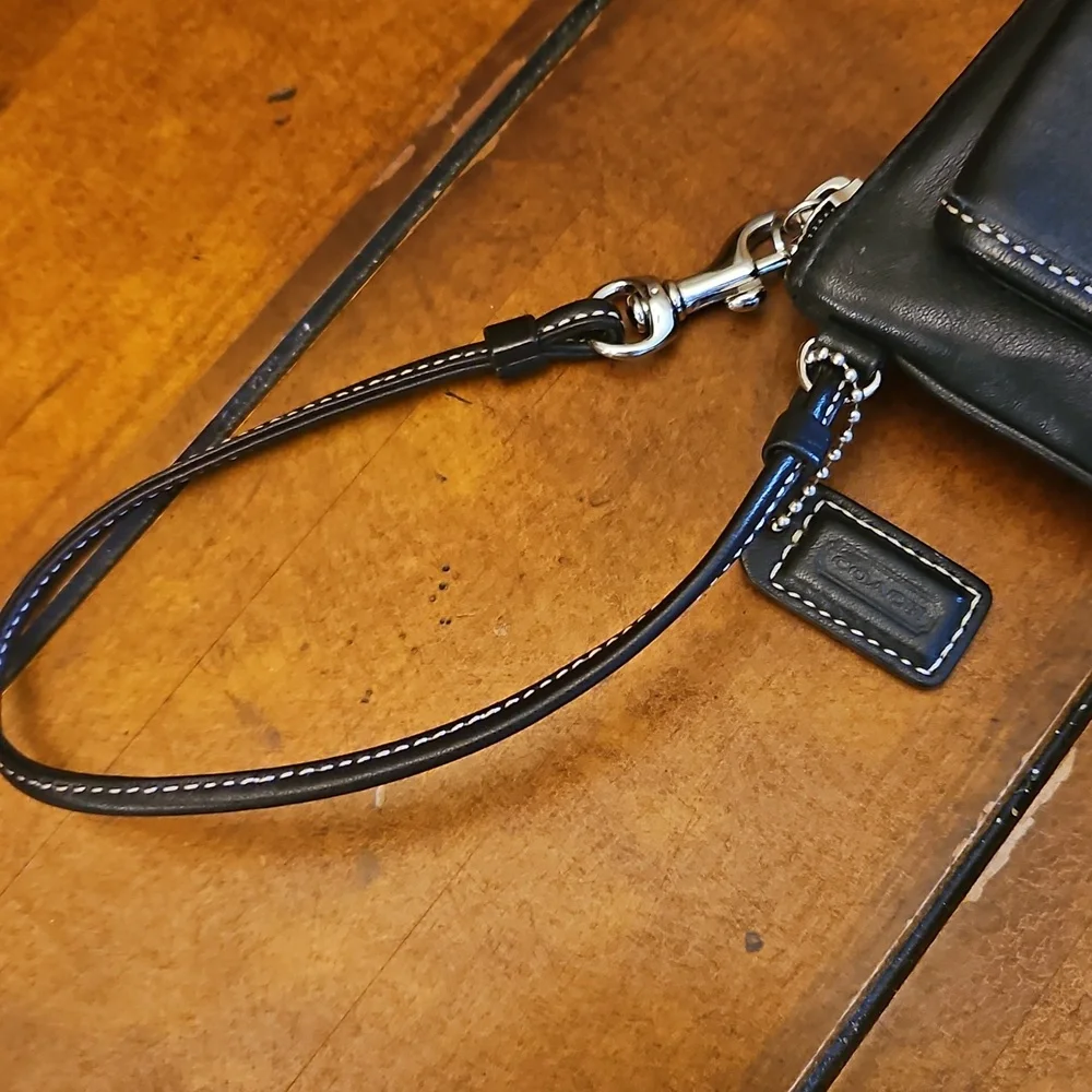 Coach wristlet ▪︎