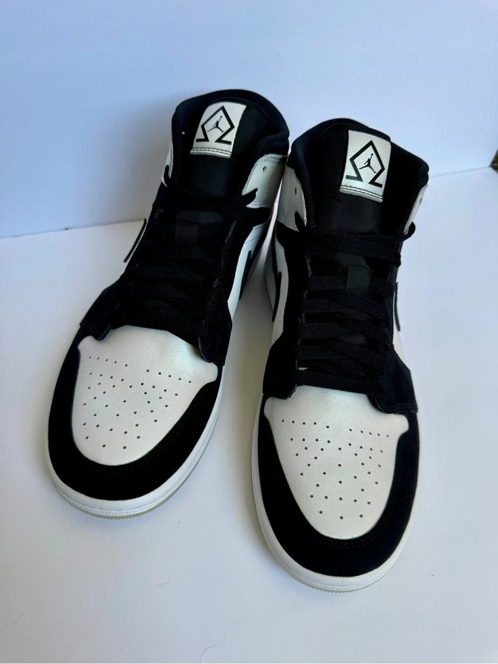 *NWT* Jordan Air Jordan 1 Mid SE - Black/White men’s 10