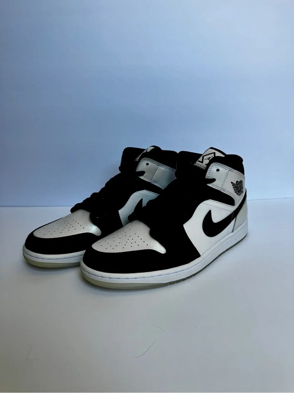 *NWT* Jordan Air Jordan 1 Mid SE - Black/White men’s 10