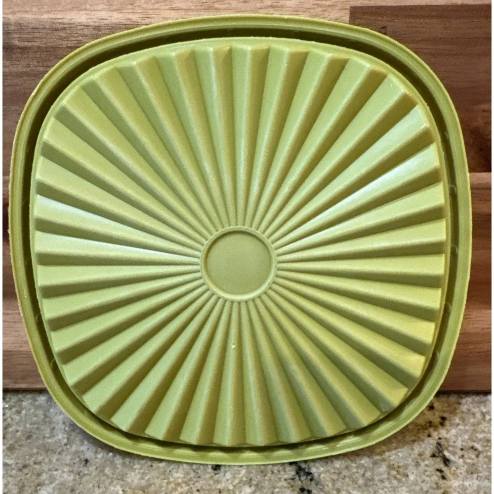 Tupperware vintage lid
