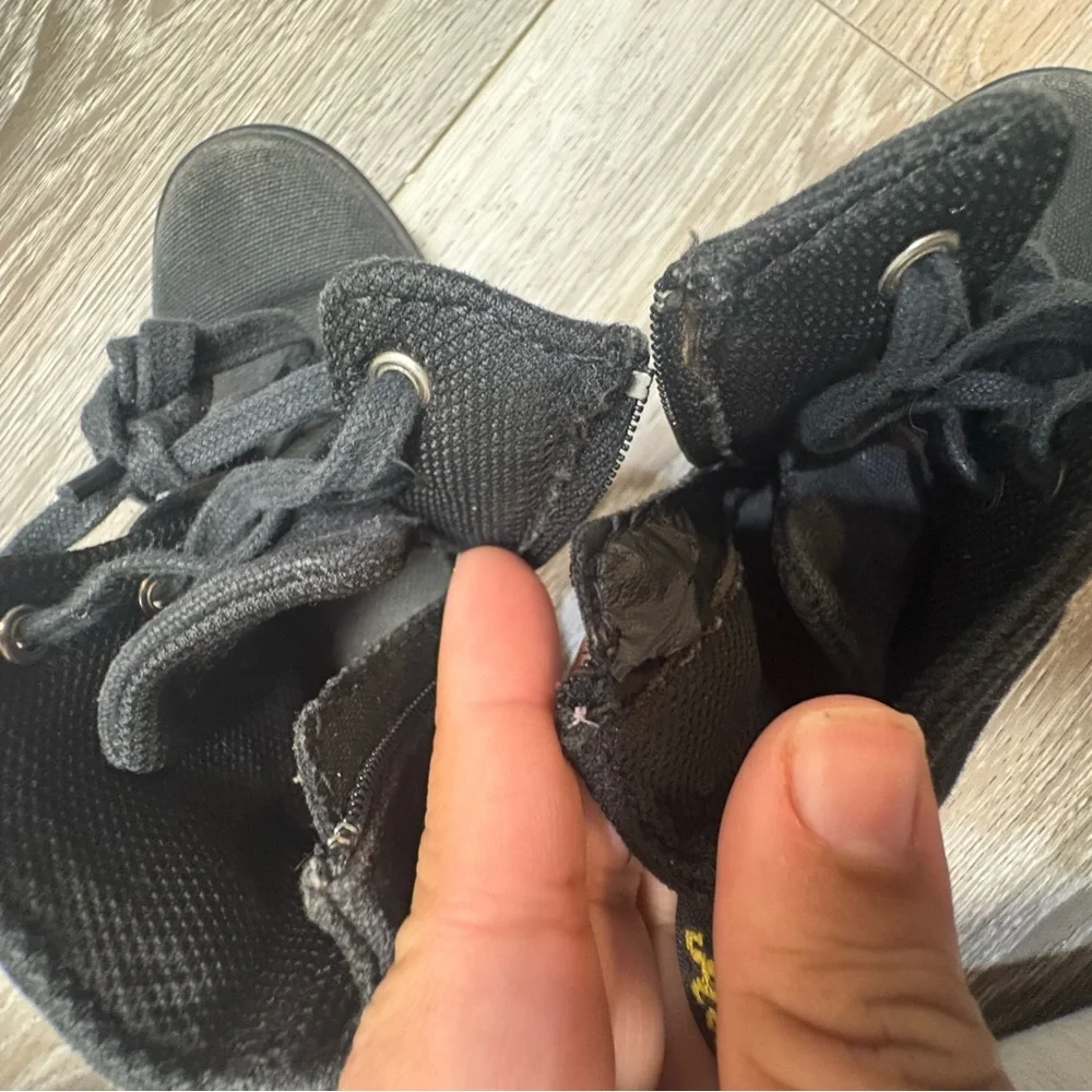 N/A both pairs