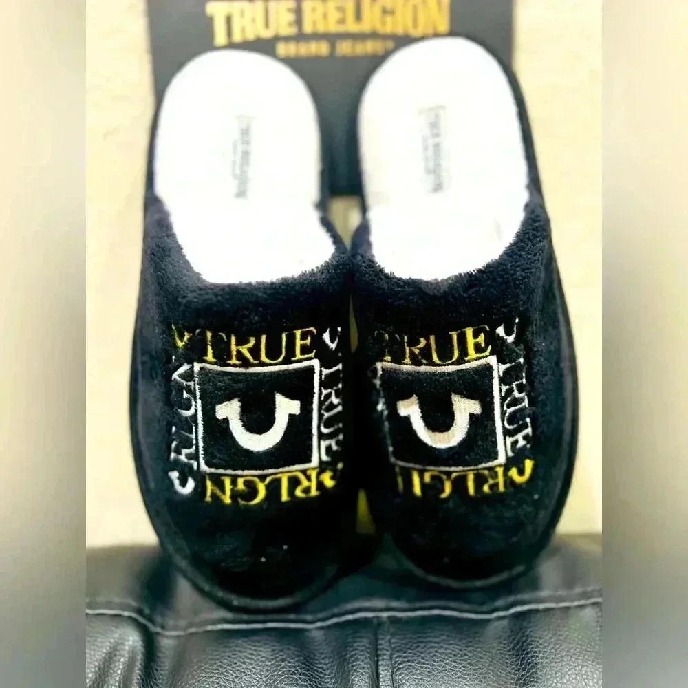 True Religion brand new mens Slippers Medium new