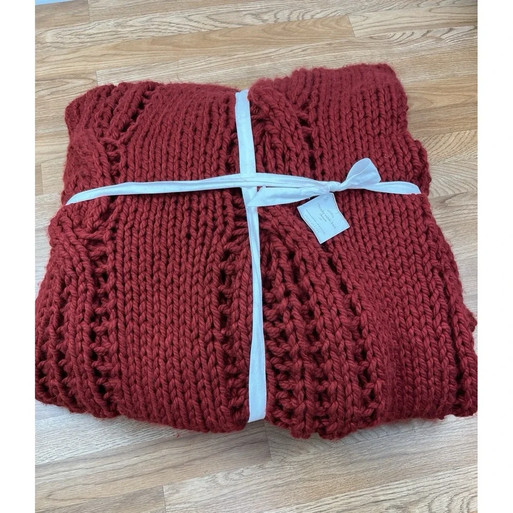 Pottery Barn Chunky Cable Knit Throw Blanket Red 55 x 80 -Very Thick & Heavy NEW