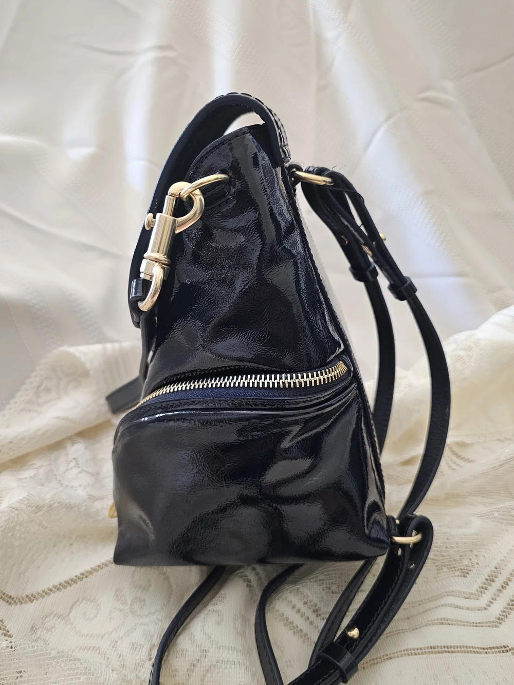 See By Chloe compact patent