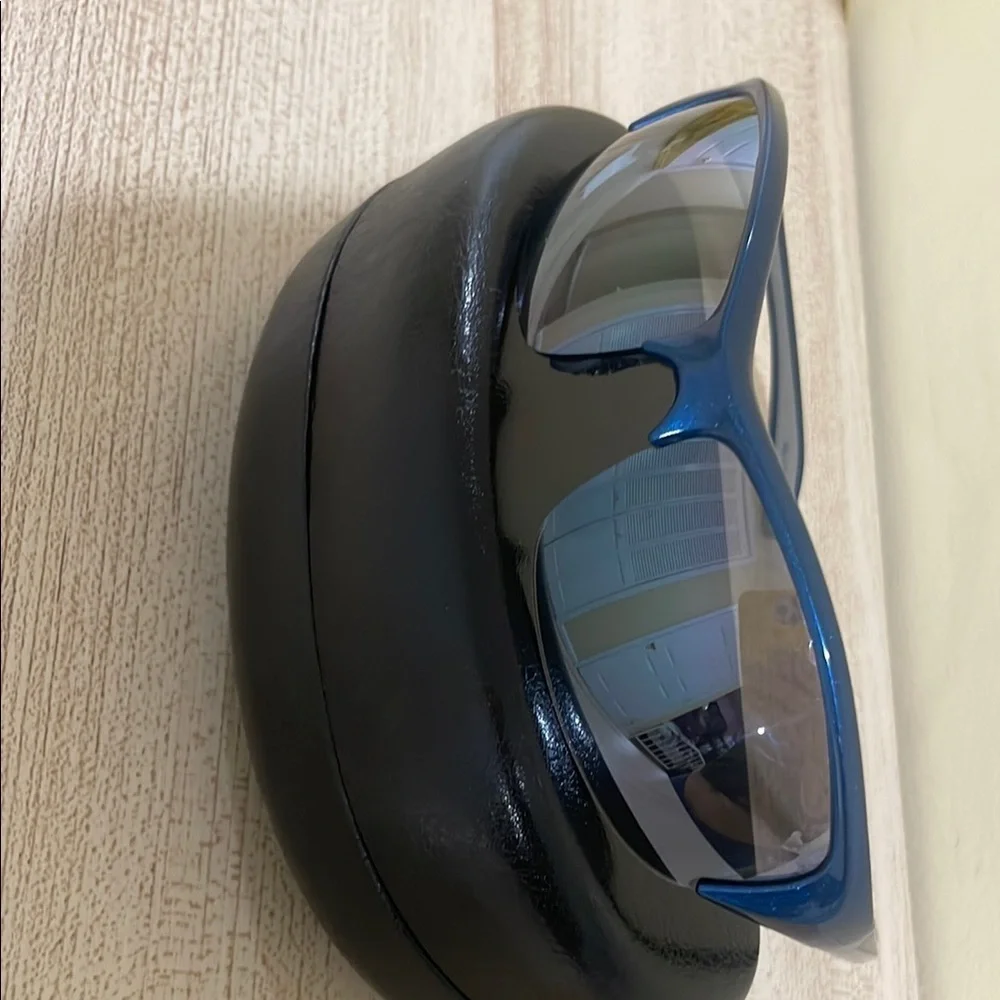 Unisex Polarized Sunglasses in a blue frame & unbranded Case☀️Temple 132 mm