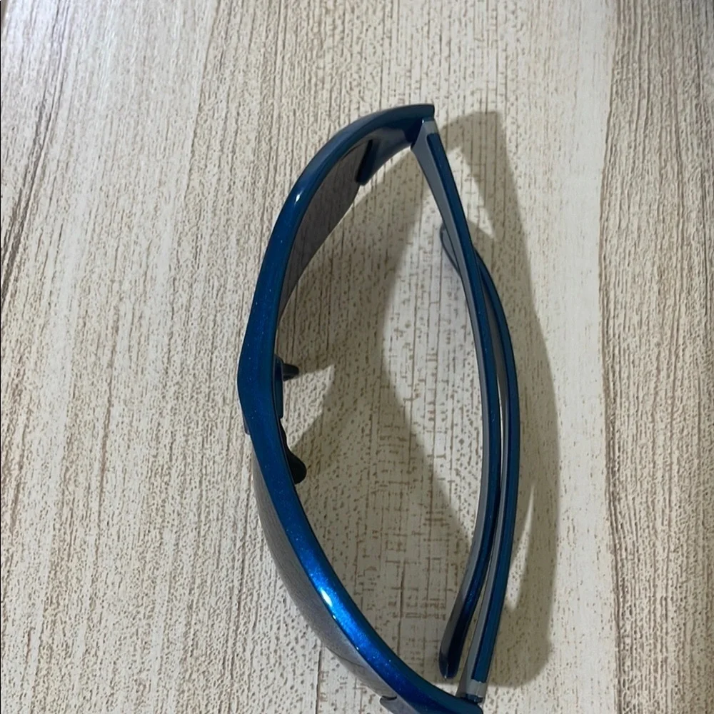 Unisex Polarized Sunglasses in a blue frame & unbranded Case☀️Temple 132 mm