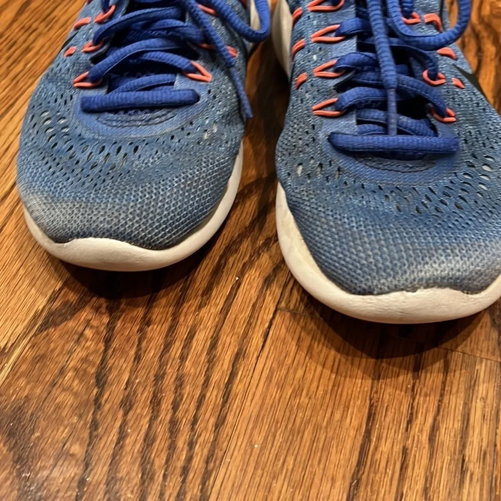 Nike Kids Lunarglide 8 sneaker size 5.5