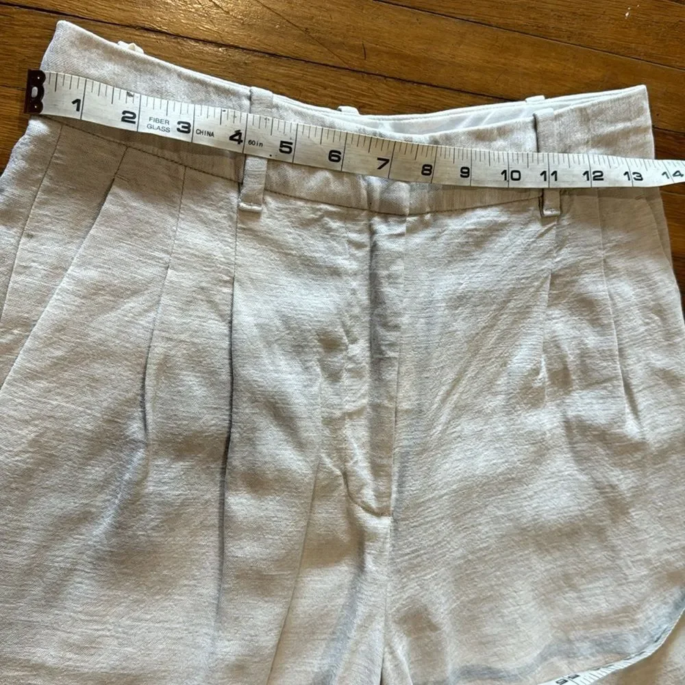 Aritzia features front