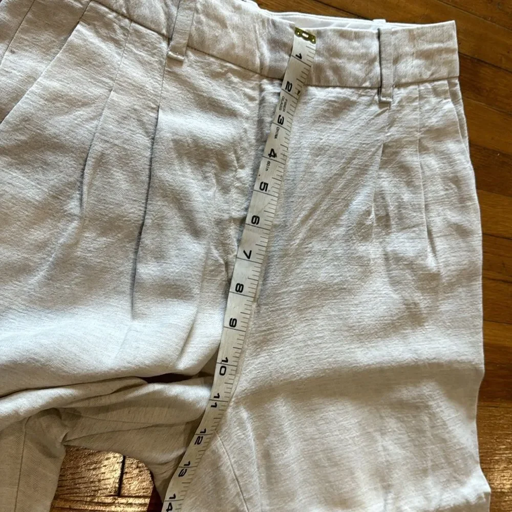 Aritzia features front