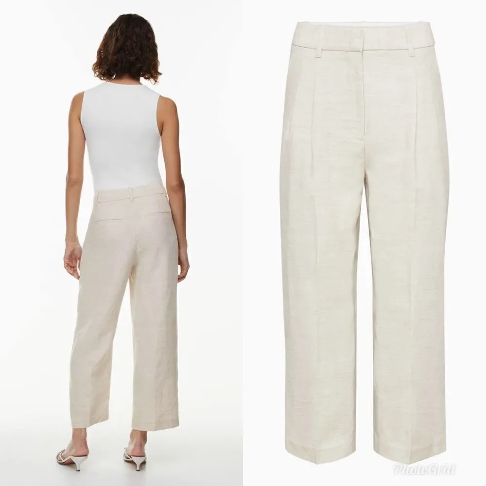 Aritzia features front