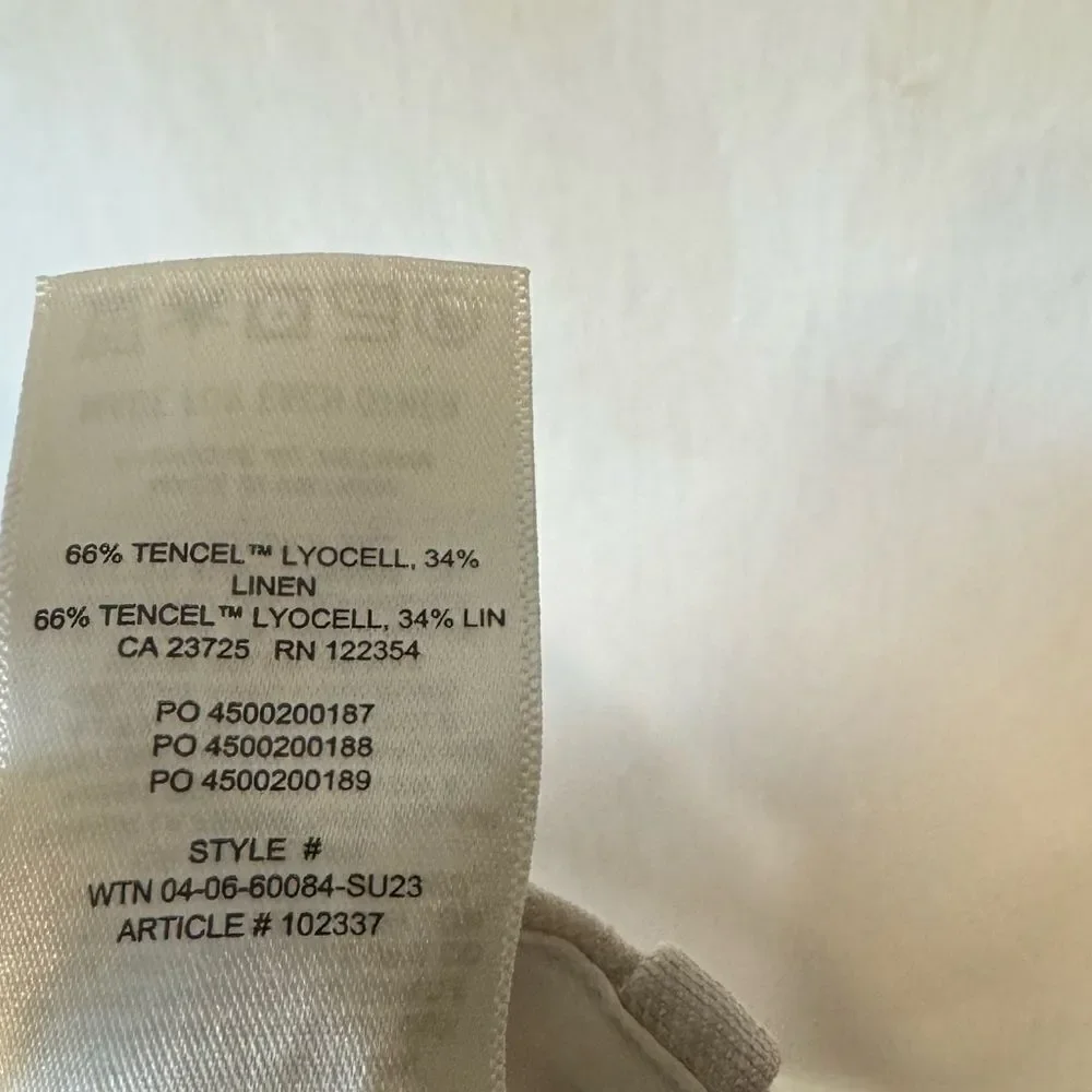 Aritzia features front
