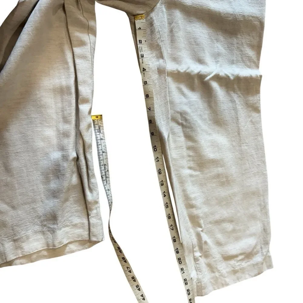 Aritzia features front