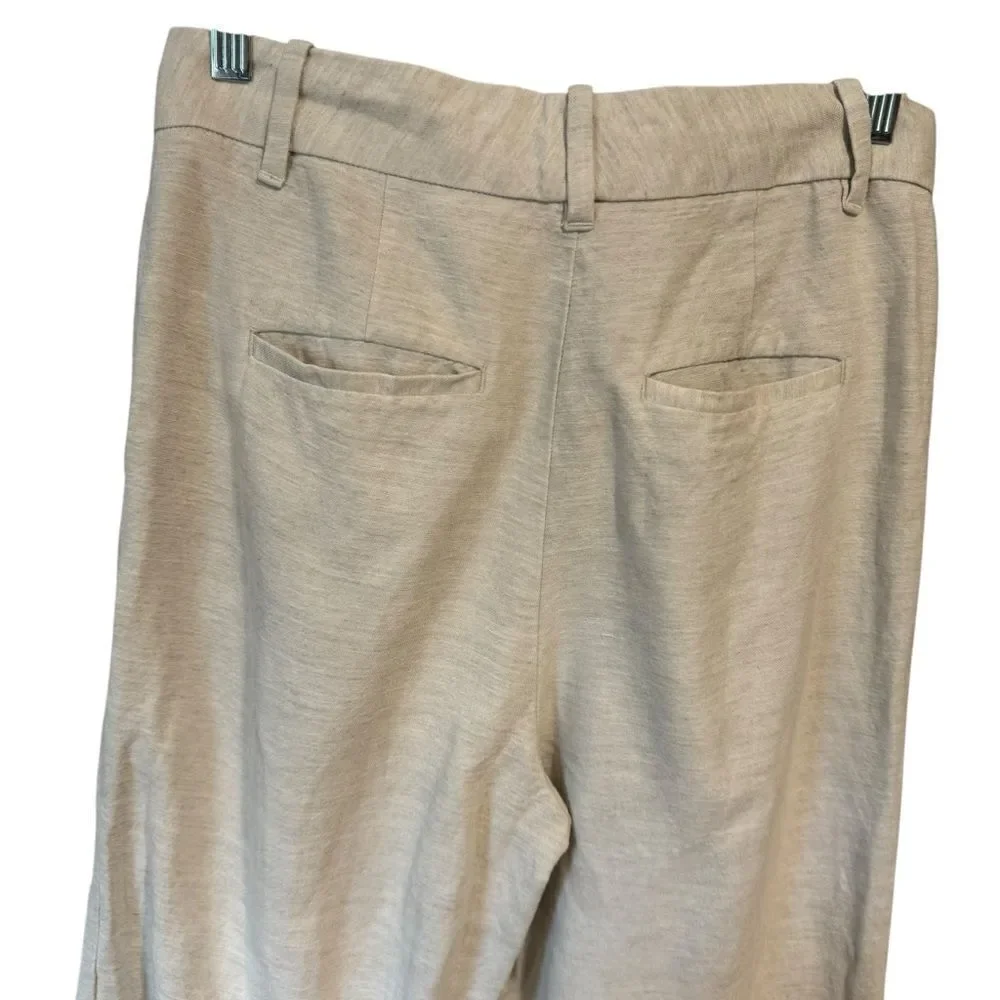 Aritzia features front