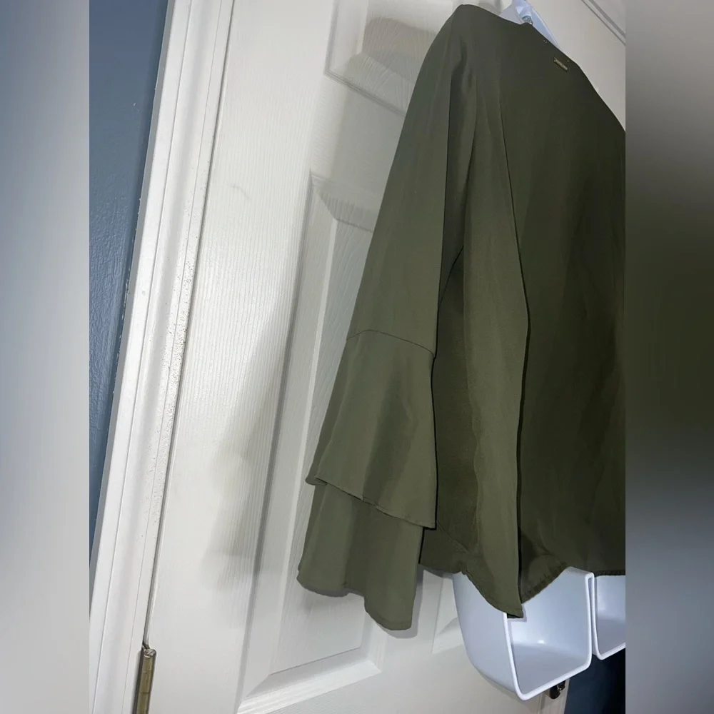 MK Michael Kors Women’s Small Green Bell Sleeve Blouse Top V-Neck S Classic