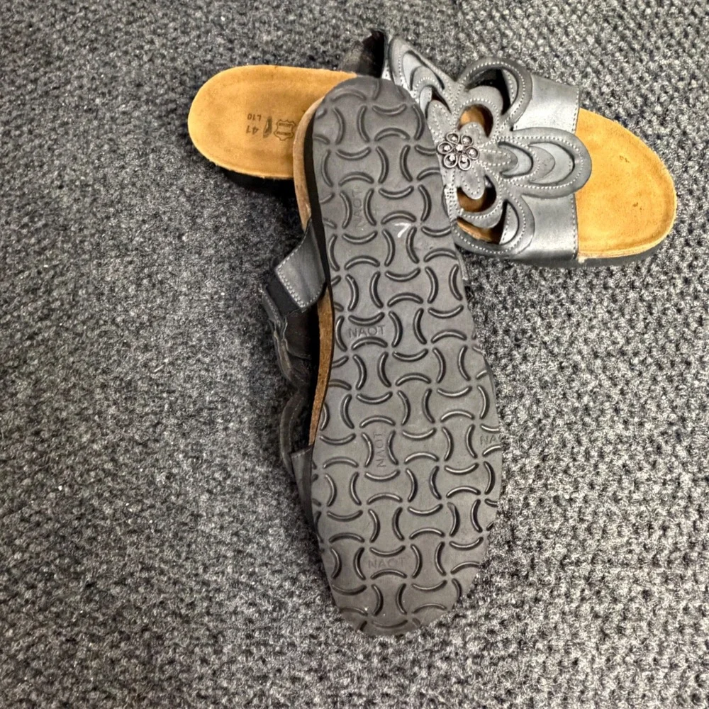 Naot leather slide
