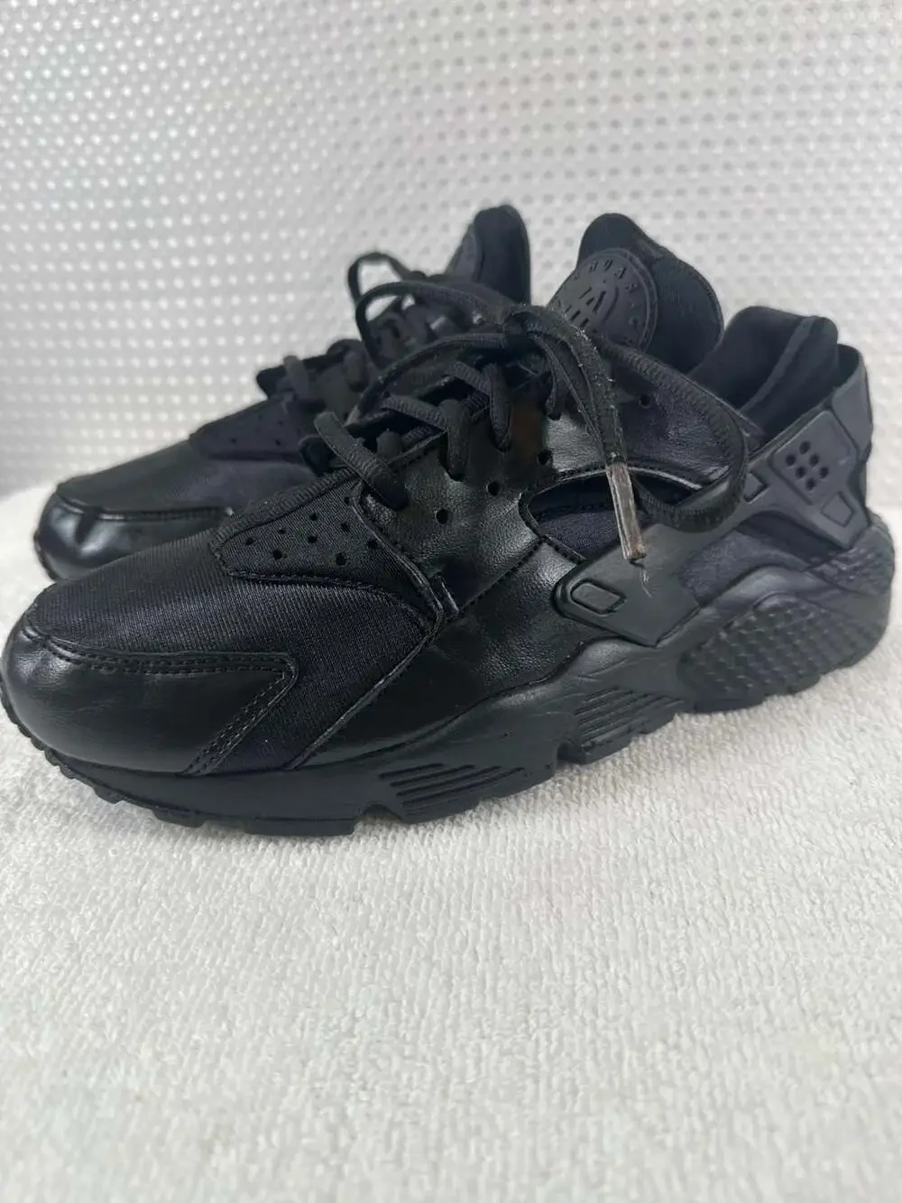 Nike triple black