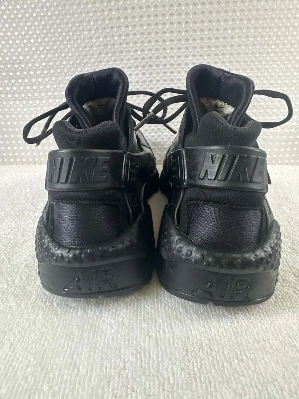 Nike triple black