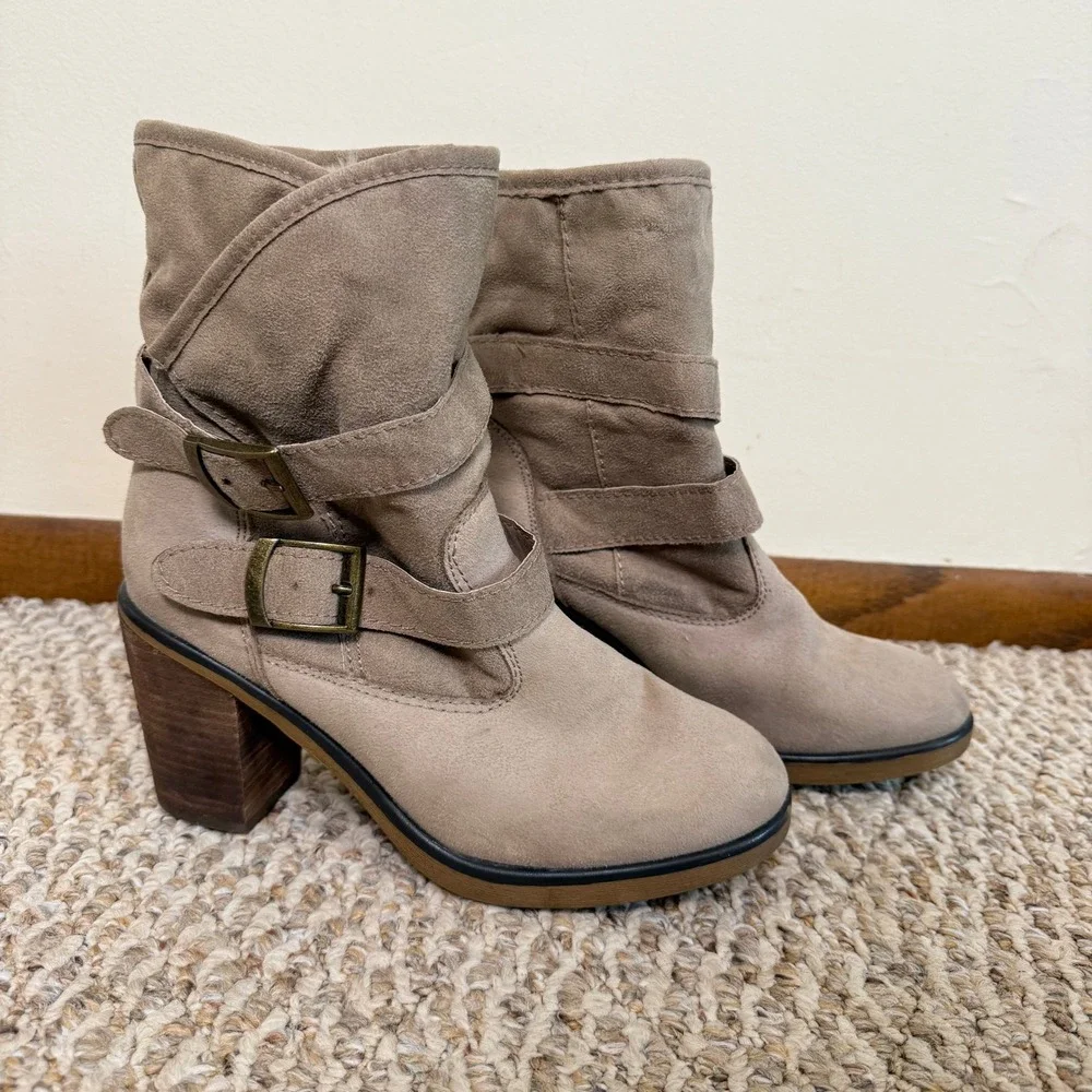 SM New York Women's Taupe Faux Suede Fur‎ Lined Heeled Buckle Ankle Boots Size 9
