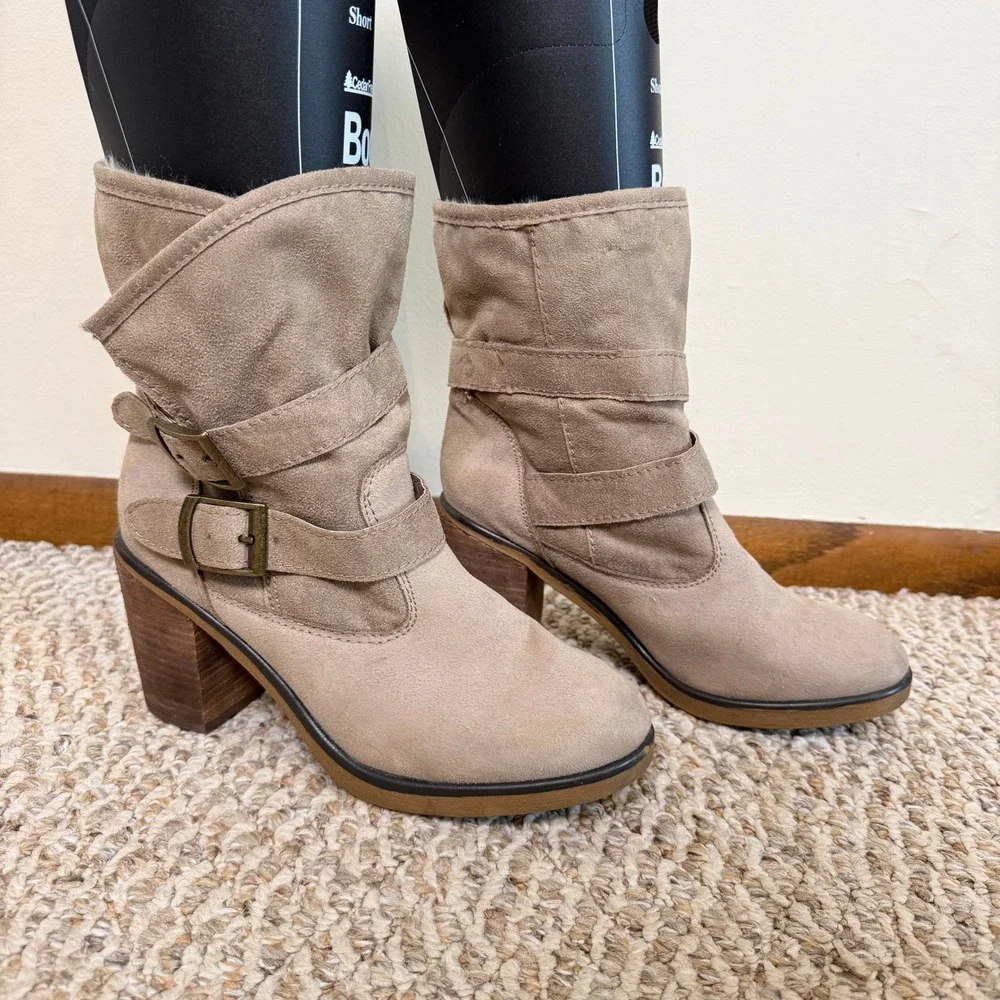SM New York Women's Taupe Faux Suede Fur‎ Lined Heeled Buckle Ankle Boots Size 9
