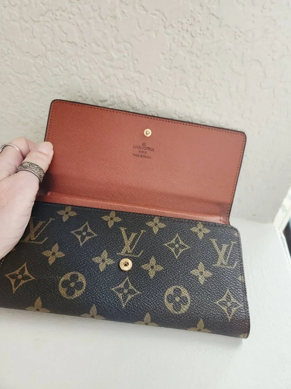 New Womens Louis Vuitton Monogramed Wallet W/Check Book Insert