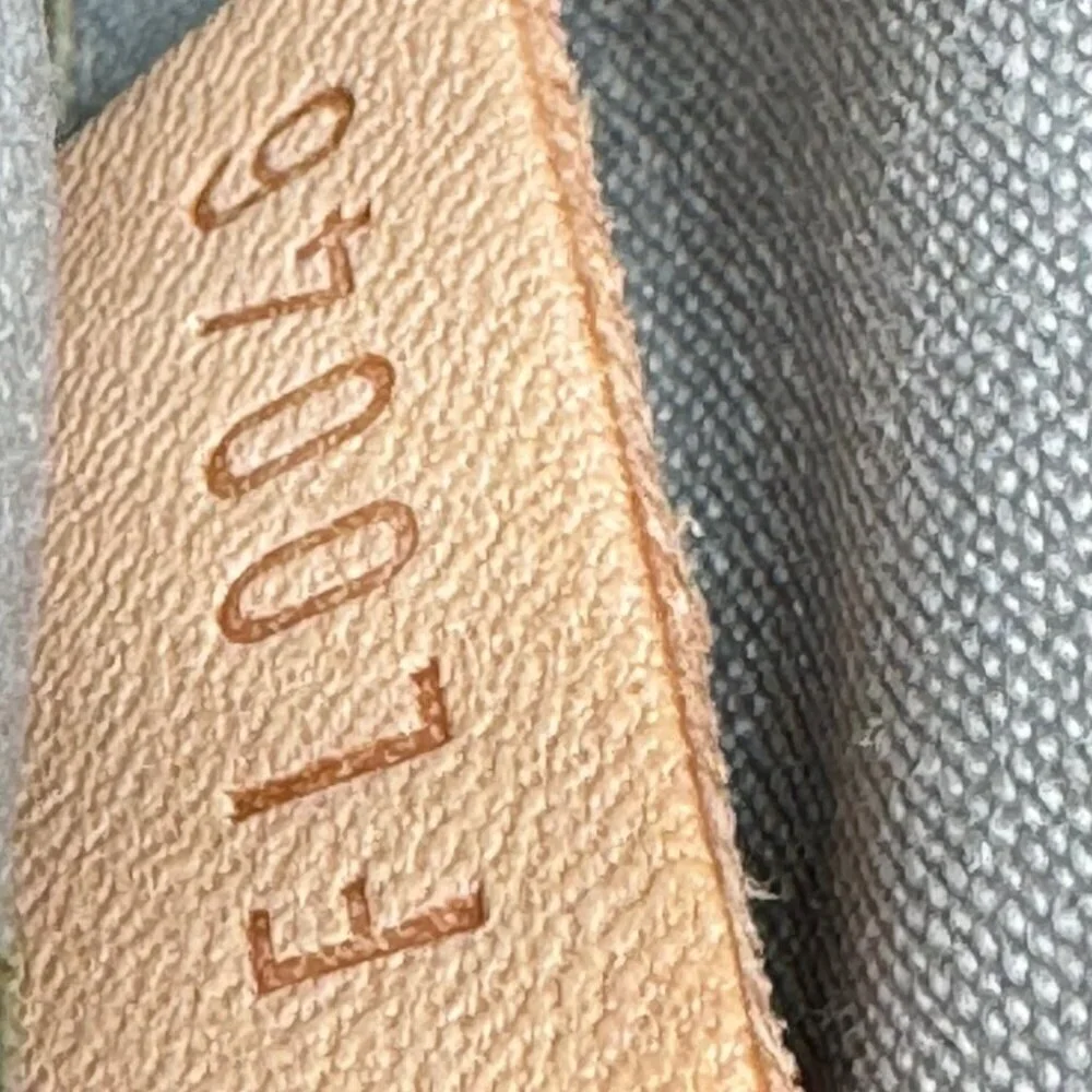 Authentic Louis Vuitton Perle Monogram Vernis Malibu Street Clutch Bag