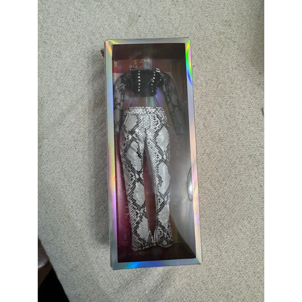 MGA Rainbow High Fashion Outfit Set NIB Black Studded Top Snakeskin Pants New‎