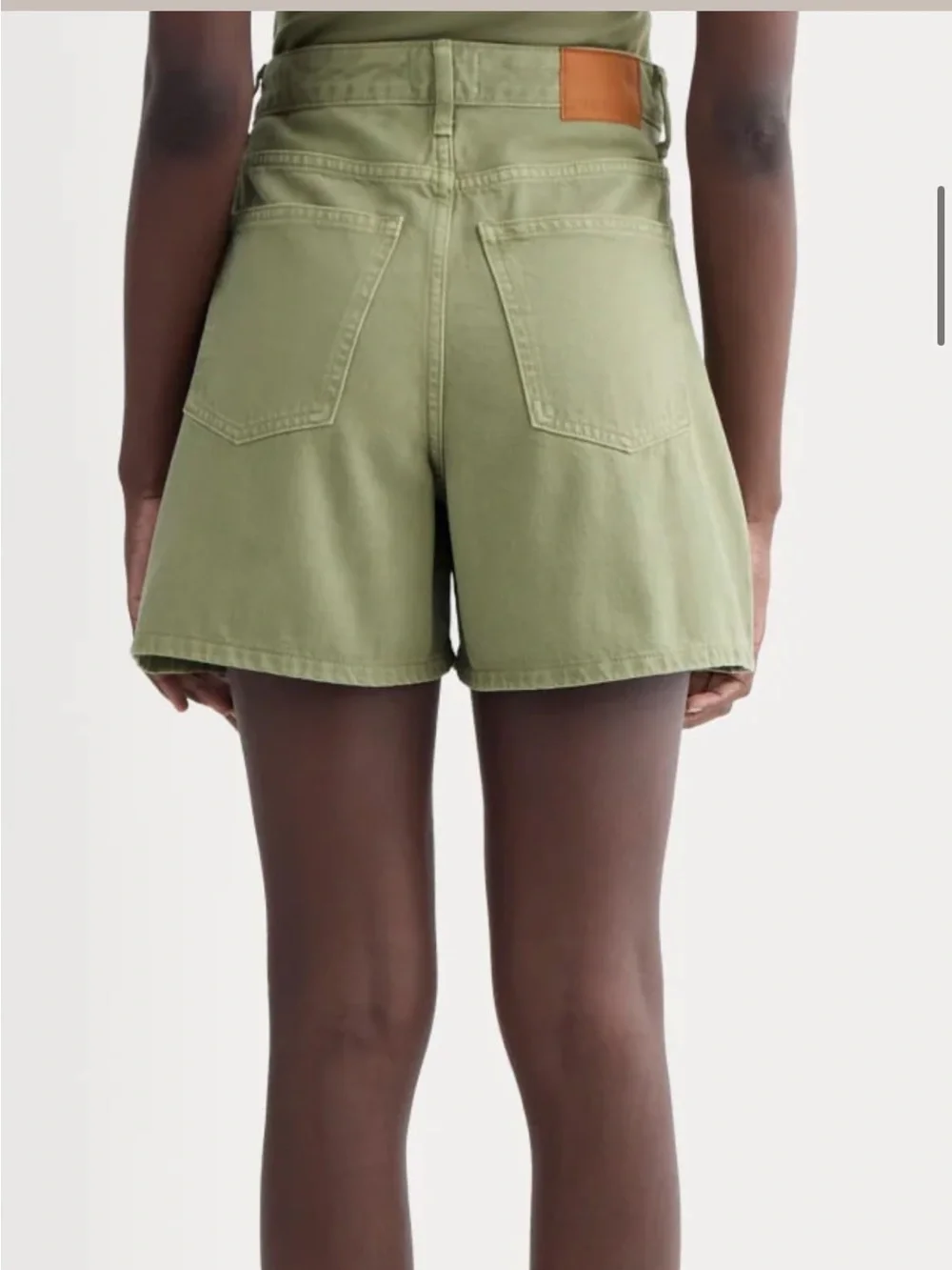 Everlane reposhing this