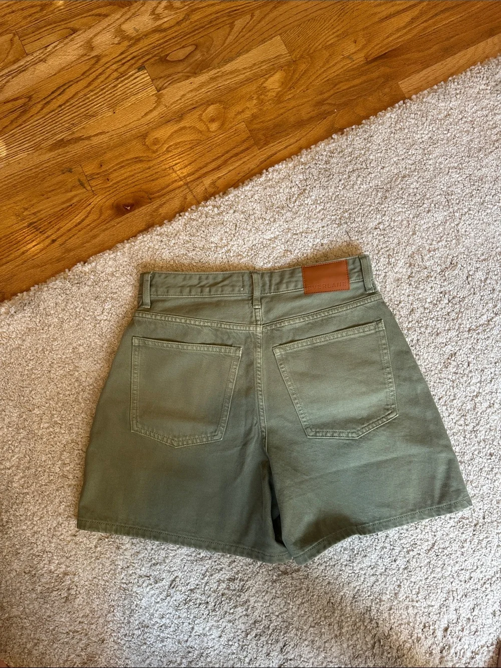Everlane reposhing this