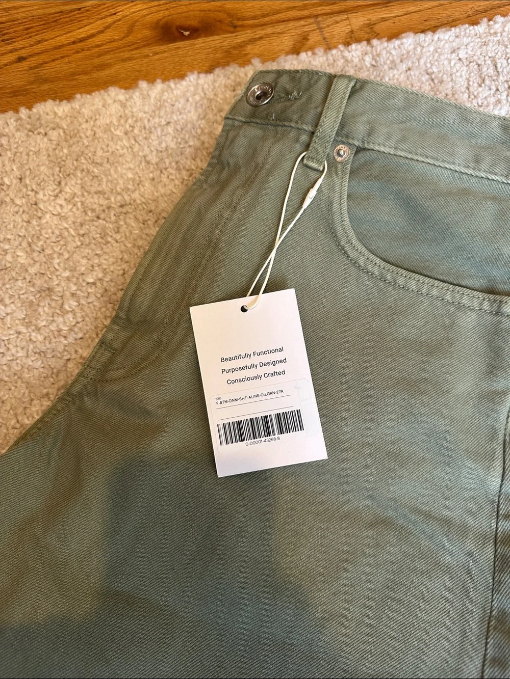 Everlane reposhing this