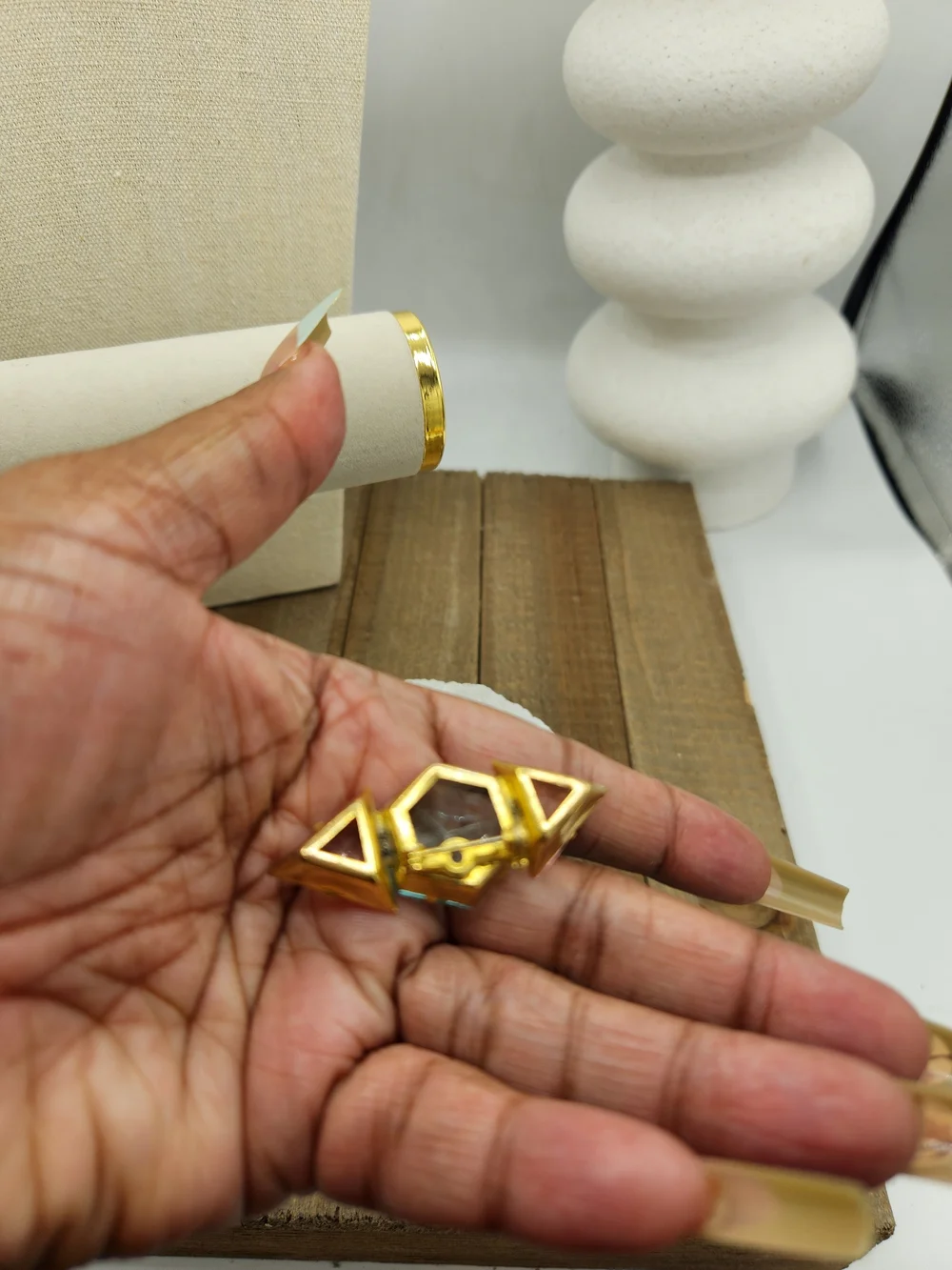 Unsigned •about brooch•