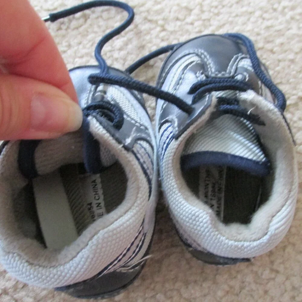 Unbranded sneaker tennis