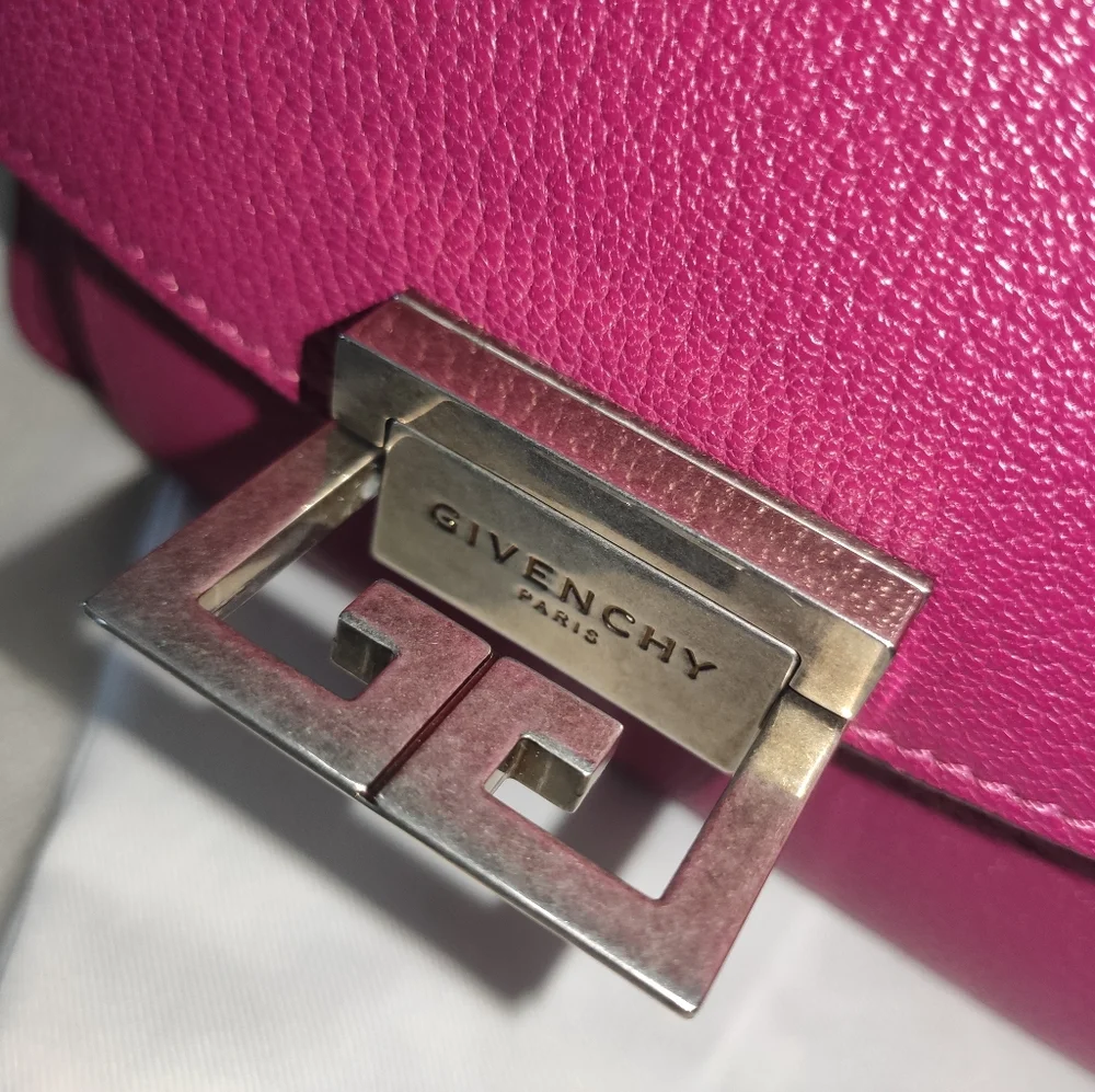 Givenchy auth nwt