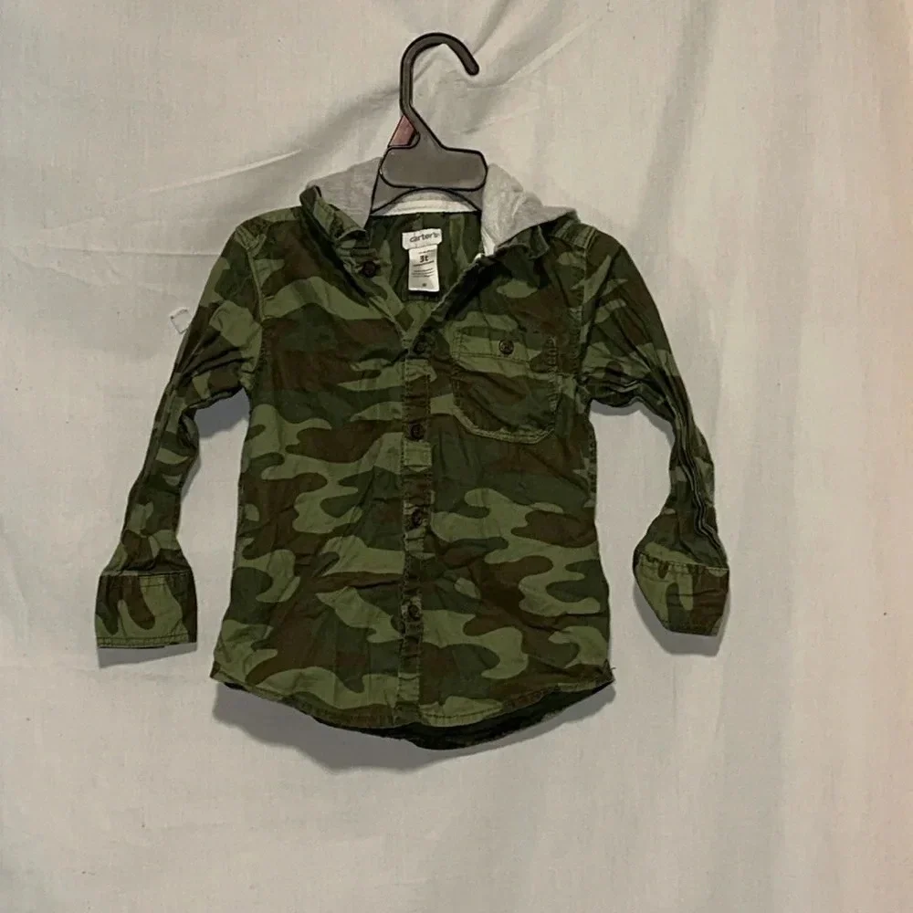Carter's camouflage hooded button up long sleeve shirt size 3T