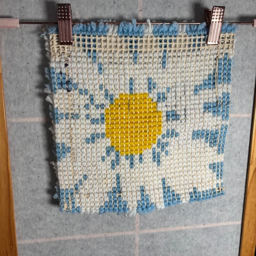 Vintage Handmade Latch Hook Daisy Flower Punch Needle Art Wall‎ Hanging Decor