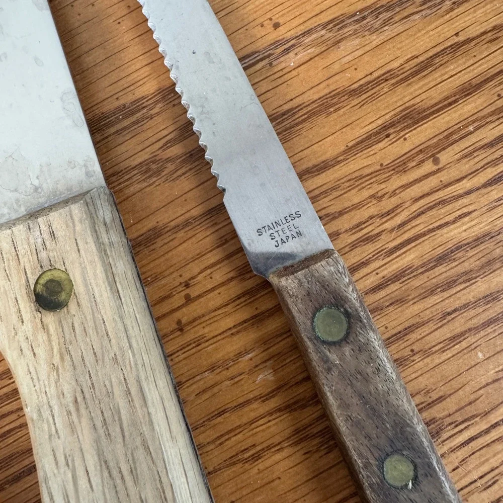 Unbranded knives measure