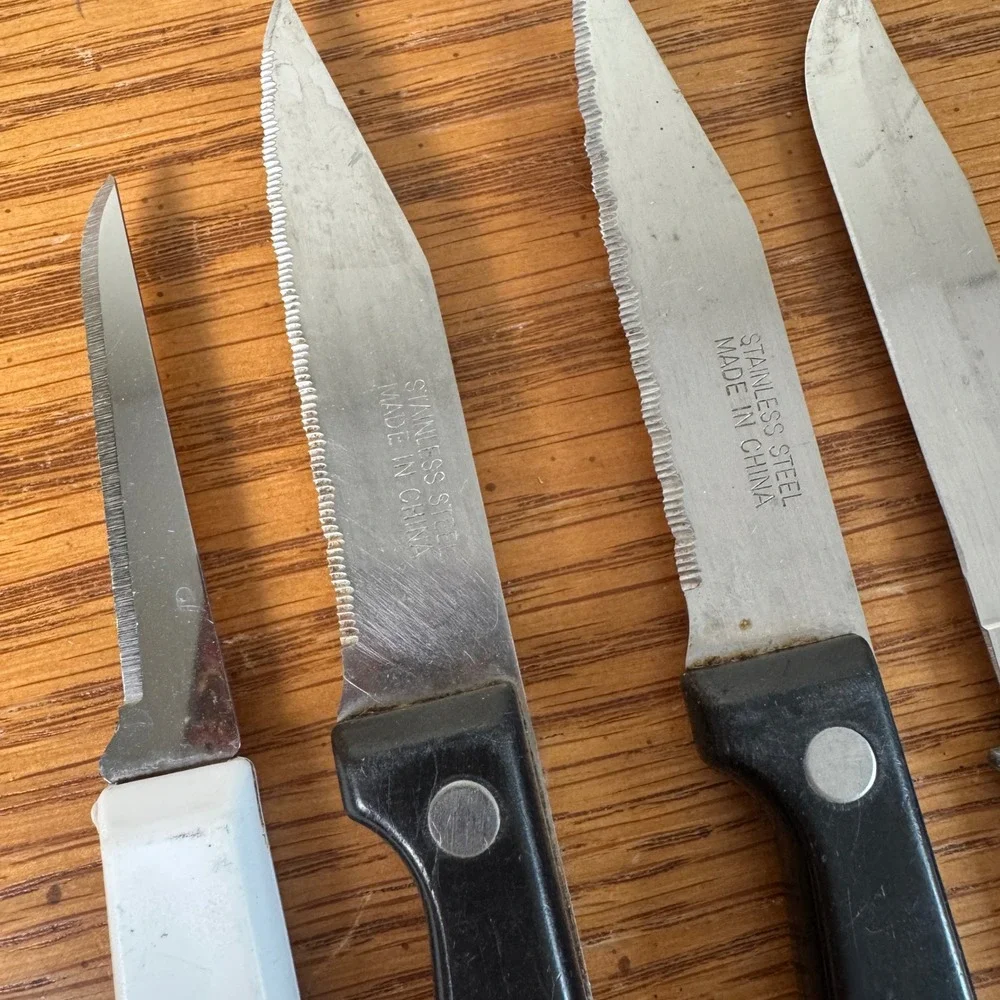 Unbranded knives measure