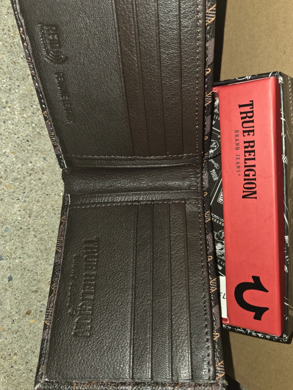 True Religion compact men