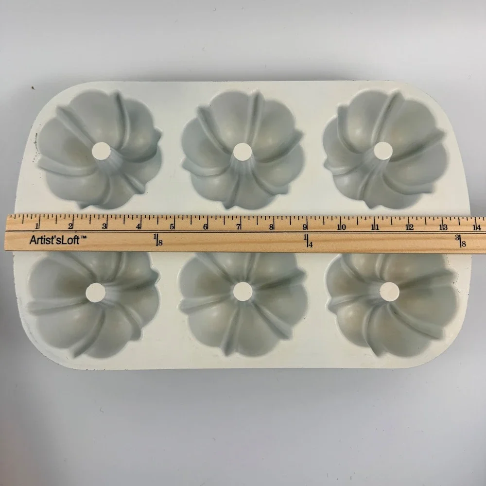 Vintage Nordic Ware Avocado Bundt-Lette Pan w/ Box Mini Bundt Cakes