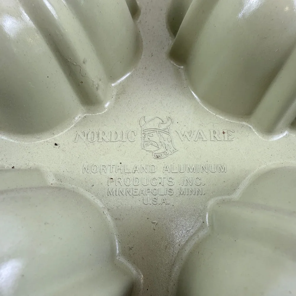Vintage Nordic Ware Avocado Bundt-Lette Pan w/ Box Mini Bundt Cakes