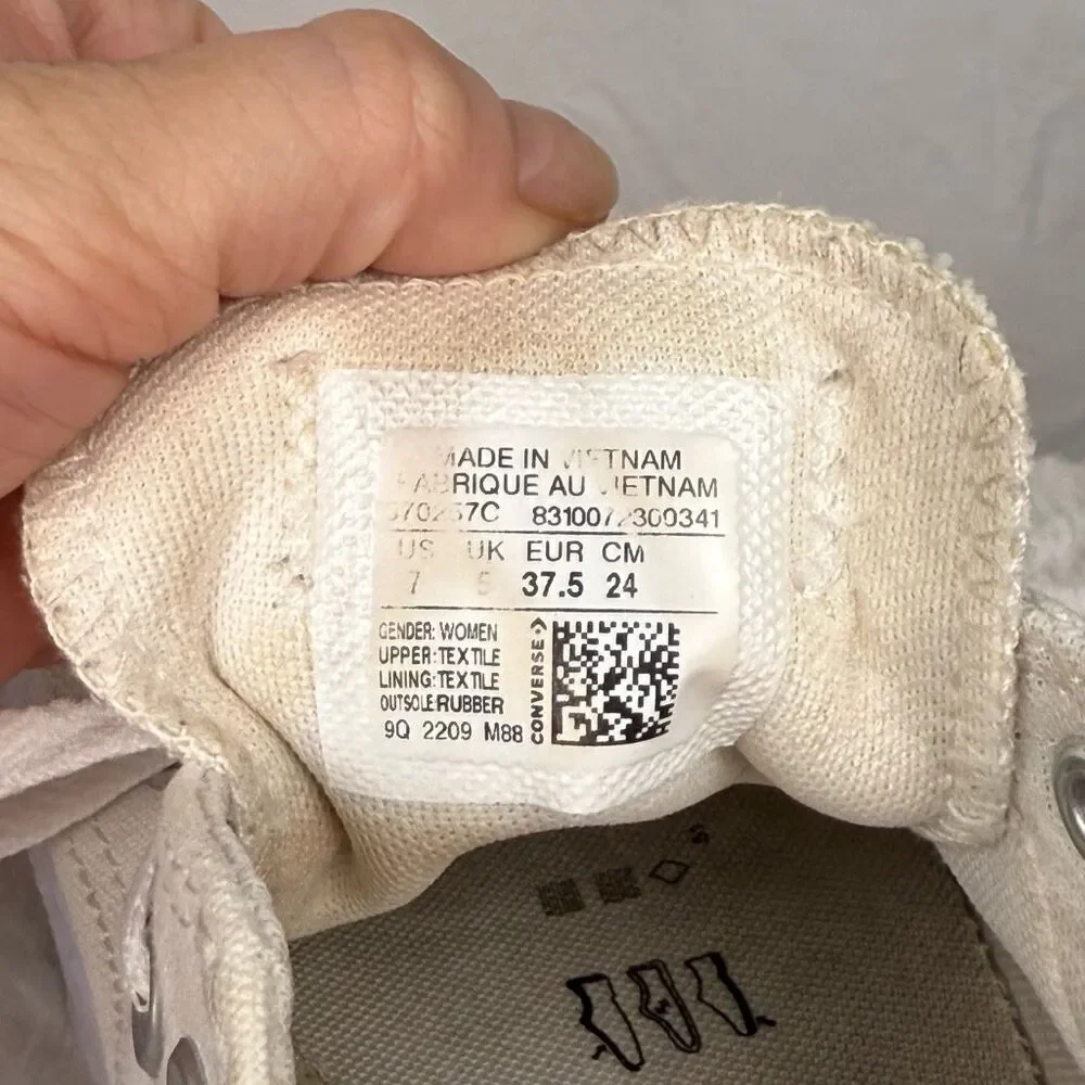 Converse white canvas