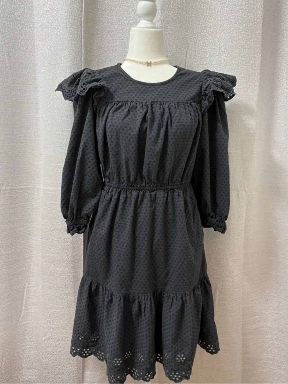 Universal Thread women ruffle